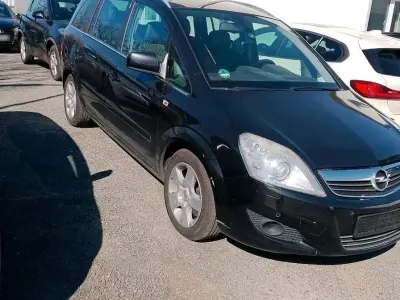 Gebraucht Opel Zafira 125 PS (91 kW) 2011 Schwarz Van / Kleinbus