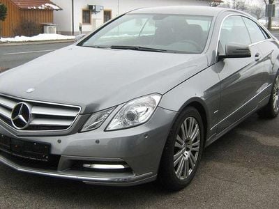 Gebraucht Mercedes E350 Avantgarde 265 PS (194 kW) 2012 Palladiumsilber metallic Coupé