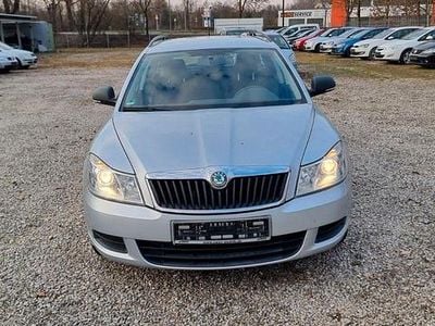 Gebraucht Skoda Octavia Ambiente 122 PS (89 kW) 2011 Grau Kombi