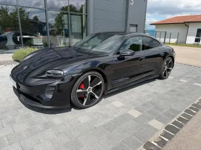 Begagnad Porsche Taycan 4S Performance Package 419 kW (571 HK) 2021 Svart Sedan