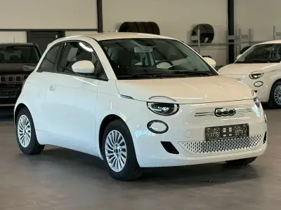 Second-hand Fiat 500e 86 kW (118 CP) 2023 Alb Berlinǎ