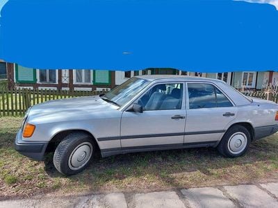 Usata Mercedes 230 132 CV (97 kW) 1987 Grigio Berlina