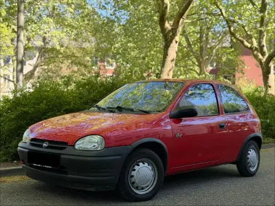 Używany Opel Corsa 45 KM (33 kW) 1996 Czerwony Hatchback
