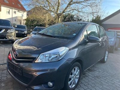 Gebraucht Toyota Yaris Life 90 PS (66 kW) 2014 Grau Kleinwagen