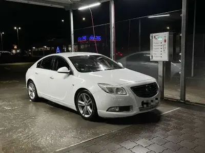 Gebraucht Opel Insignia Sport 160 PS (117 kW) 2010 Weiß Limousine