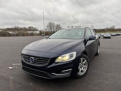 Gebraucht Volvo V60 190 PS (139 kW) 2015 Blau Kombi