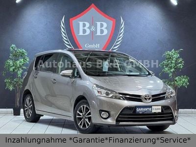 Grau Gebraucht 2015 Toyota Verso Van / Kleinbus | 12.590 € (Fairer Preis)