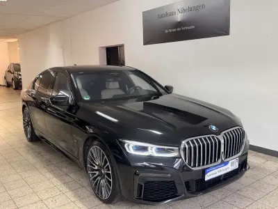 Gebraucht BMW 750 530 PS (389 kW) 2021 Black sapphire metallic Limousine