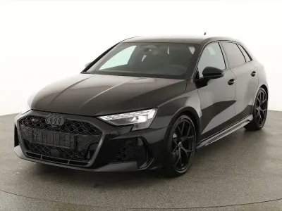 Neu Audi RS3 Sportback Ambiente 400 PS (294 kW) 2026 Mythosschwarz metallic Kleinwagen