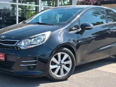 Gebraucht Kia Rio 109 PS (80 kW) 2016 Schwarz Kleinwagen