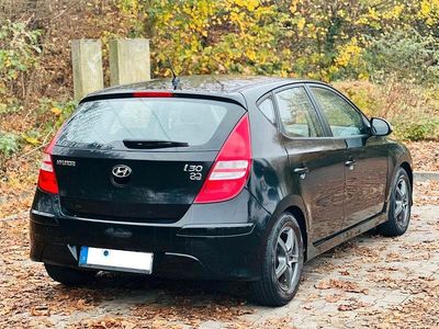 Gebraucht Hyundai i30 109 PS (80 kW) 2011 Schwarz Limousine