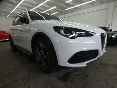 Second-hand Alfa Romeo Stelvio Ti 209 CP (153 kW) 2023 Alb SUV