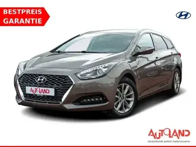 Gebraucht Hyundai i40 Trend 135 PS (99 kW) 2017 Schwarz Kombi