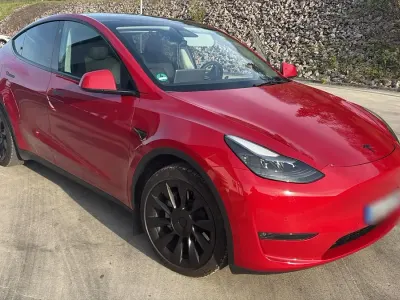 Gebraucht Tesla Model Y 257 kW (350 PS) 2022 Rot SUV