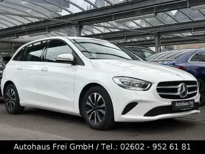 Gebraucht Mercedes B200 Style 150 PS (110 kW) 2021 Weiß Van / Kleinbus