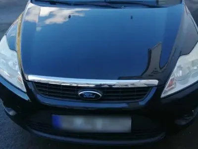 Gebraucht Ford Focus 101 PS (74 kW) 2010 Schwarz Limousine