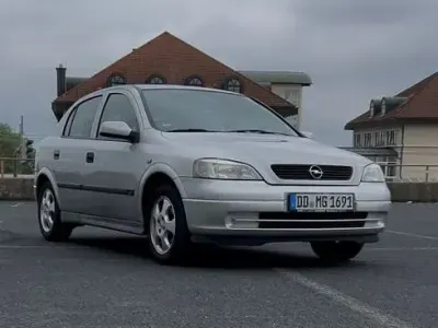 Używany Opel Astra 101 KM (74 kW) 2000 Srebrny Sedan/Limuzyna