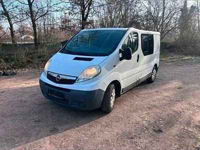 Weiß Gebraucht 2012 Opel Vivaro Van / Kleinbus | 6.000 € (Fairer Preis)