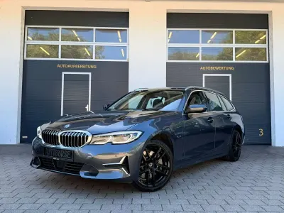 Gebraucht BMW 330e Luxury Line 292 PS (214 kW) 2021 Grau Kombi