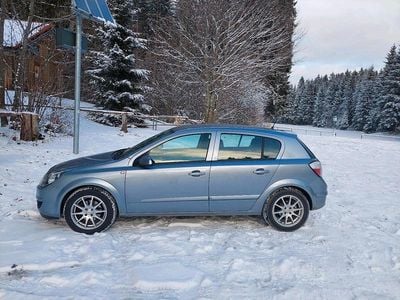 Grau Gebraucht 2005 Opel Astra Kleinwagen | 2.000 € (Teuer)