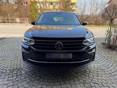 Gebraucht VW Tiguan Life 150 PS (110 kW) 2020 Schwarz SUV