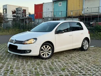 Gebraucht VW Golf VI Style 105 PS (77 kW) 2011 Weiß Limousine