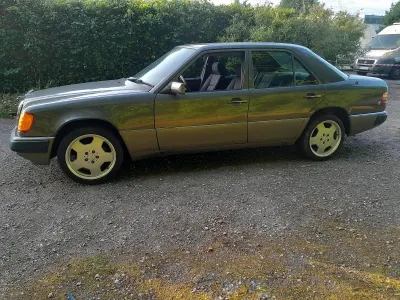 Używany Mercedes E300 146 KM (107 kW) 1990 Sedan/Limuzyna