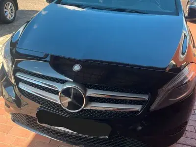 Gebraucht Mercedes A180 109 PS (80 kW) 2014 Schwarz Kleinwagen