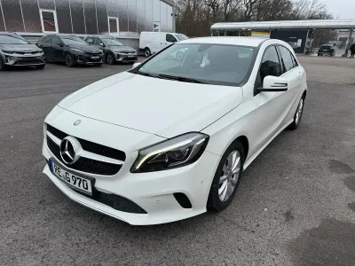 Używany Mercedes A180 Urban 122 KM (89 kW) 2016 Biały Sedan/Limuzyna