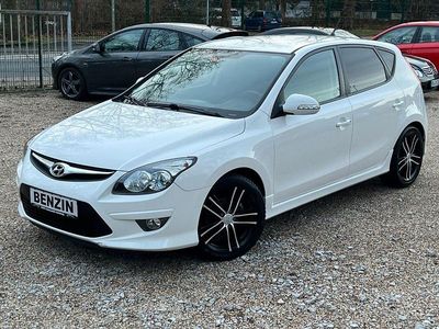 Weiß Gebraucht 2011 Hyundai i30 Edition Limousine | 4.999 € (Etwas zu teuer)