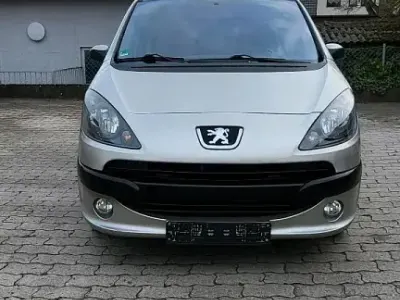 Gebraucht Peugeot 1007 85 PS (62 kW) 2005 Braun Van / Kleinbus