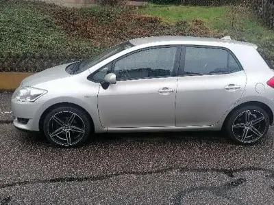 Gebraucht Toyota Auris Sol 124 PS (91 kW) 2008 Silber Kleinwagen