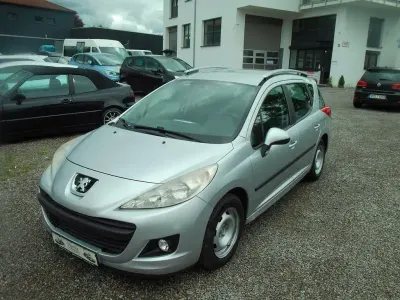 Gebraucht Peugeot 207 Tendance 92 PS (67 kW) 2010 Silber Kombi