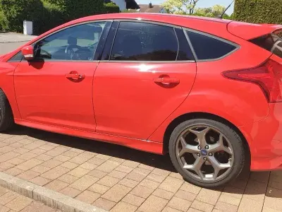 Gebraucht Ford Focus ST 250 PS (183 kW) 2014 Rot Limousine