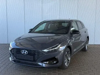 Neu Hyundai i30 140 PS (102 kW) 2025 Verschiedene farben Limousine