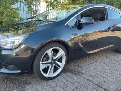 Gebraucht Opel Astra GTC Innovation 165 PS (121 kW) 2012 Schwarz Coupé