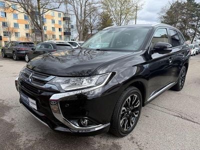Gebraucht Mitsubishi Outlander P-HEV Top 121 PS (88 kW) 2018 Schwarz SUV
