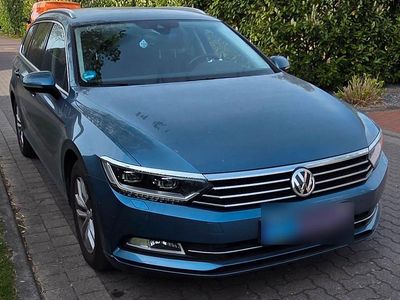 Second-hand VW Passat Comfortline 120 CP (88 kW) 2017 Albastru Break