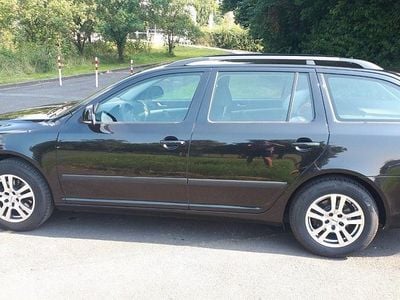 Gebraucht Skoda Octavia Ambiente 122 PS (89 kW) 2011 Schwarz Kombi