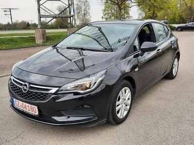 Occasion Opel Astra Selection 105 PK (77 kW) 2016 Zwart Sedan