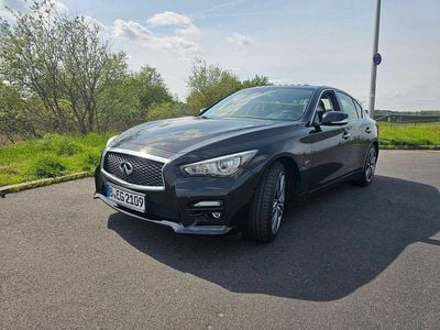 Schwarz Gebraucht 2015 Infiniti Q50 Premium Limousine | 15.550 €