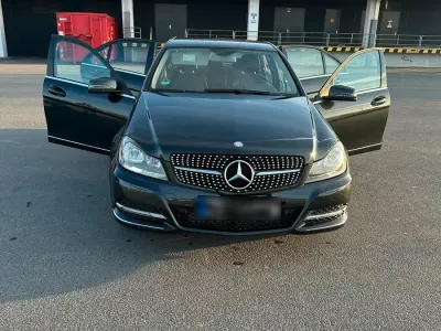 Gebraucht Mercedes C220 Avantgarde 170 PS (125 kW) 2012 Schwarz Limousine