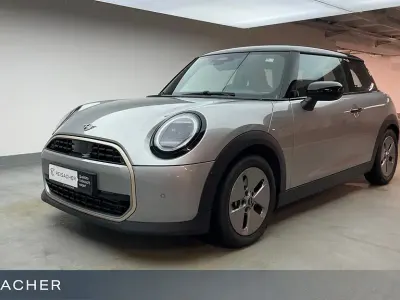 Używany Mini Cooper Favoured 156 KM (114 kW) 2024 Srebrny Hatchback