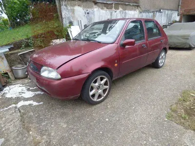 Gebraucht Ford Fiesta 75 PS (55 kW) 1998 Rot Kleinwagen