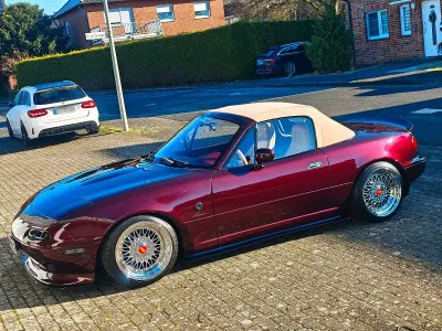 Usata Mazda MX5 Cosmo 90 CV (66 kW) 1996 Viola Cabrio