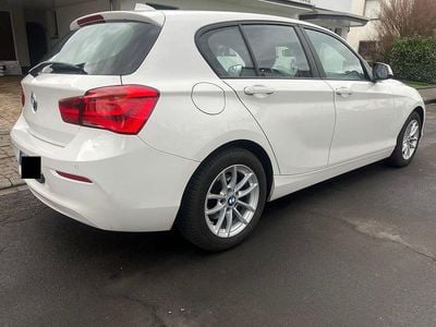 Gebraucht BMW 116 Sport Line 109 PS (80 kW) 2015 Weiß Kleinwagen