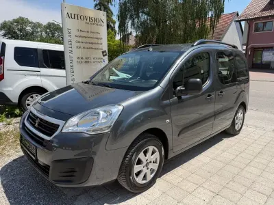 Gebraucht Peugeot Partner Tepee Allure 110 PS (80 kW) 2018 Grau Van / Kleinbus