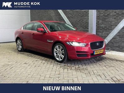 Gebraucht Jaguar XE Portfolio 250 PS (183 kW) 2017 Rot Limousine
