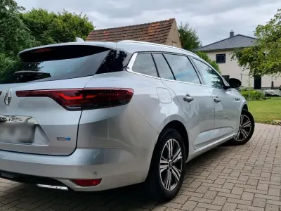 Gebraucht Renault Mégane IV Intens 159 PS (116 kW) 2021 Silber Kombi