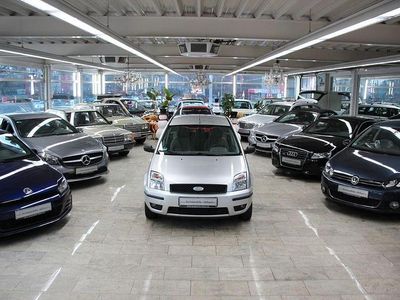 Silber Gebraucht 2003 Ford Fusion Trend Limousine | 1.990 €